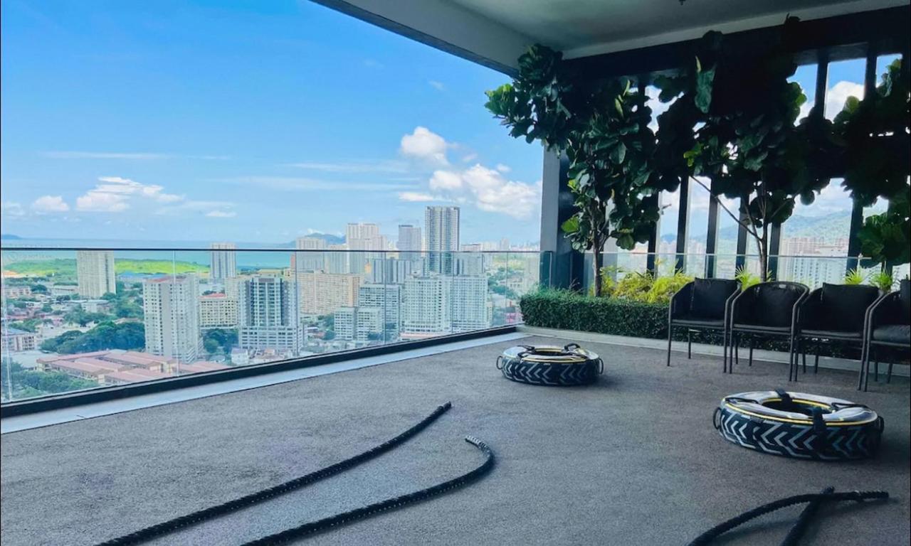 Skypool With Seaview 8Pax Beacon Executive Suites - Georgetown City Centre - 3Km To Komtar المظهر الخارجي الصورة