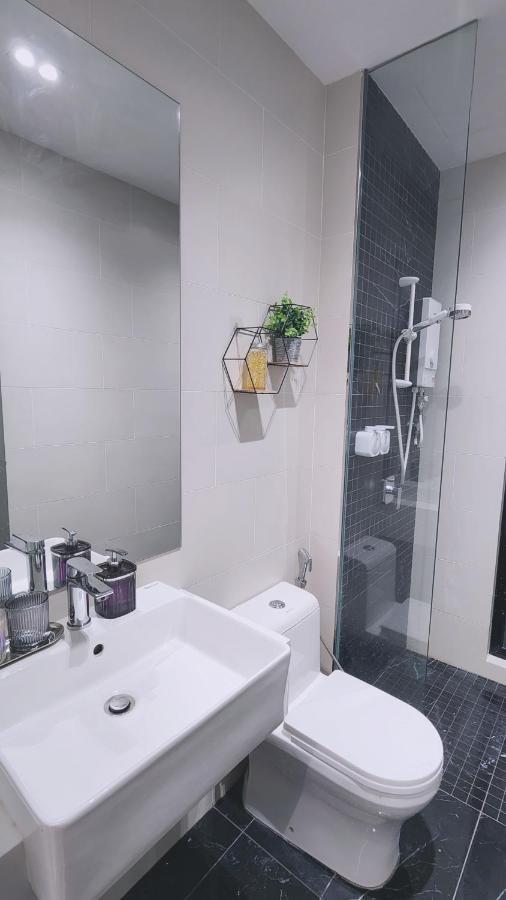 Skypool With Seaview 8Pax Beacon Executive Suites - Georgetown City Centre - 3Km To Komtar المظهر الخارجي الصورة